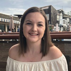 Meet your Posher, Caitlin